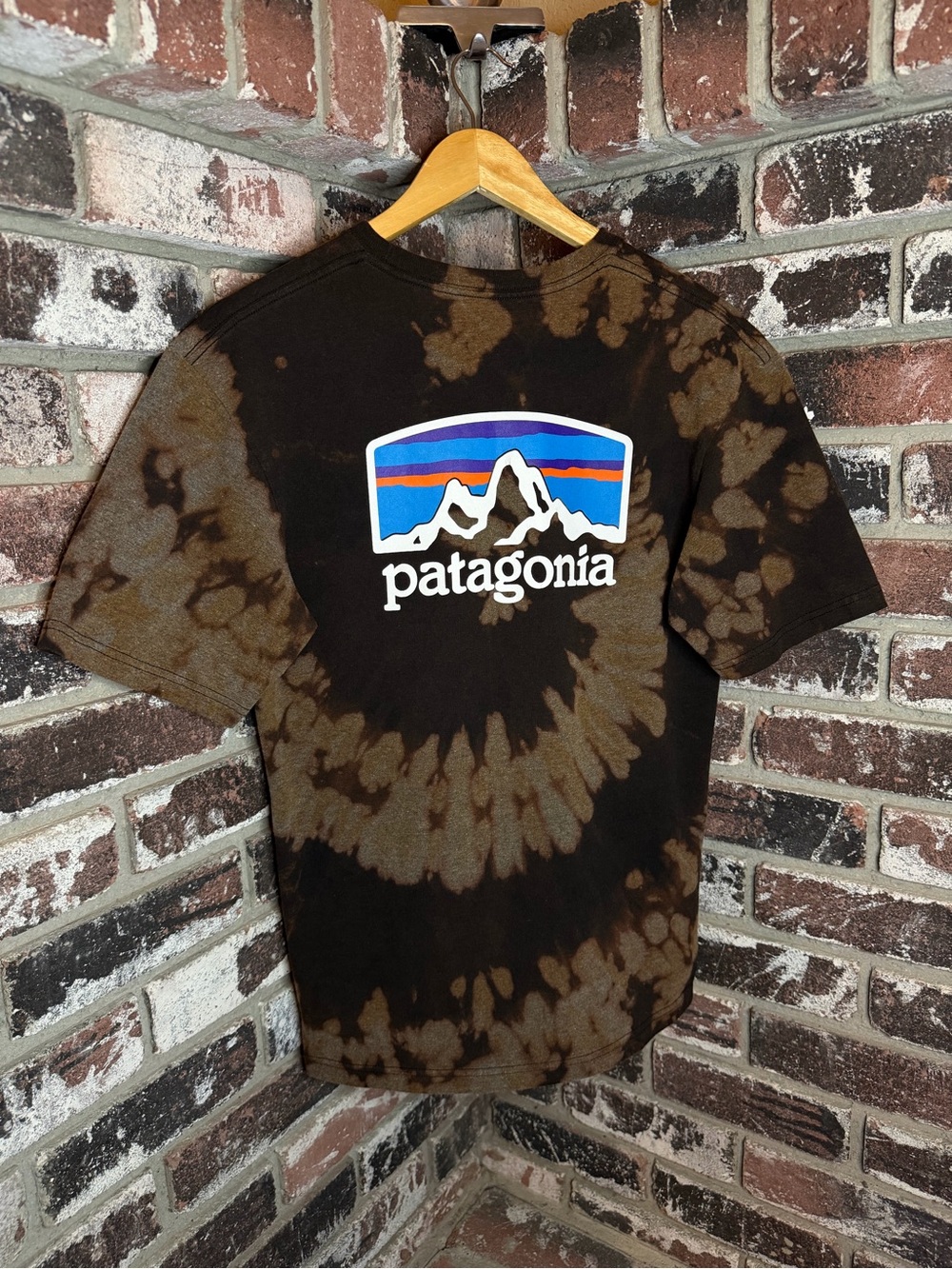 Patagonia Men’s Mountain Logo Bleach Tie-Dye Black & Brown Tshirt